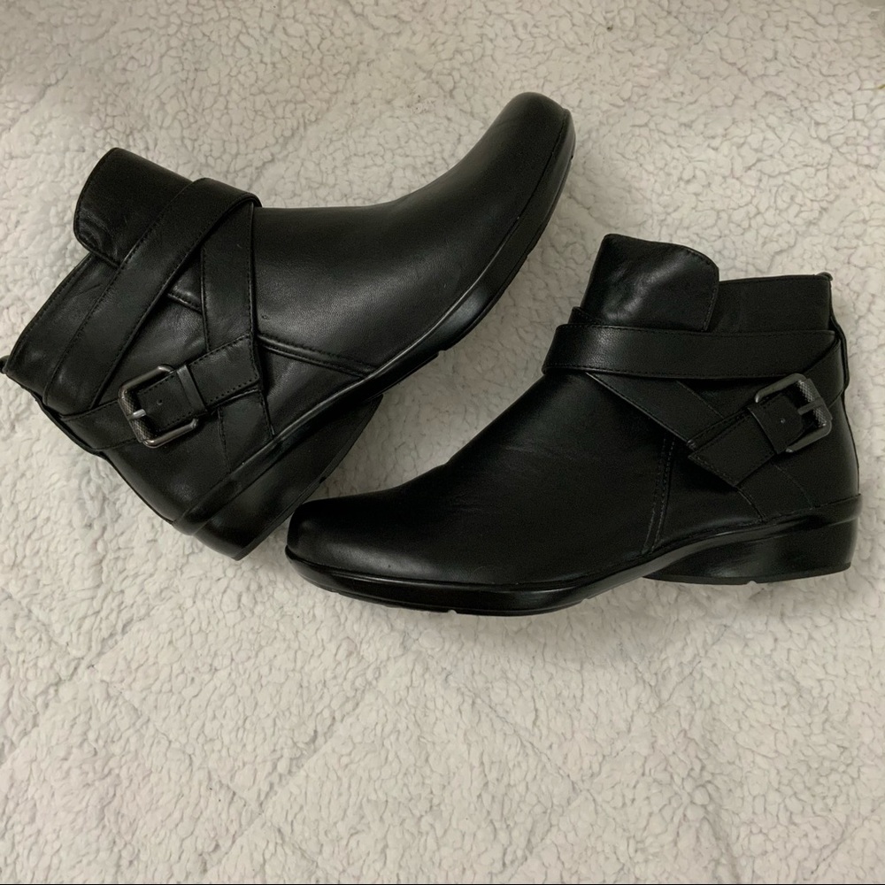 Naturalizer Cassandra Black Leather Ankle Boots